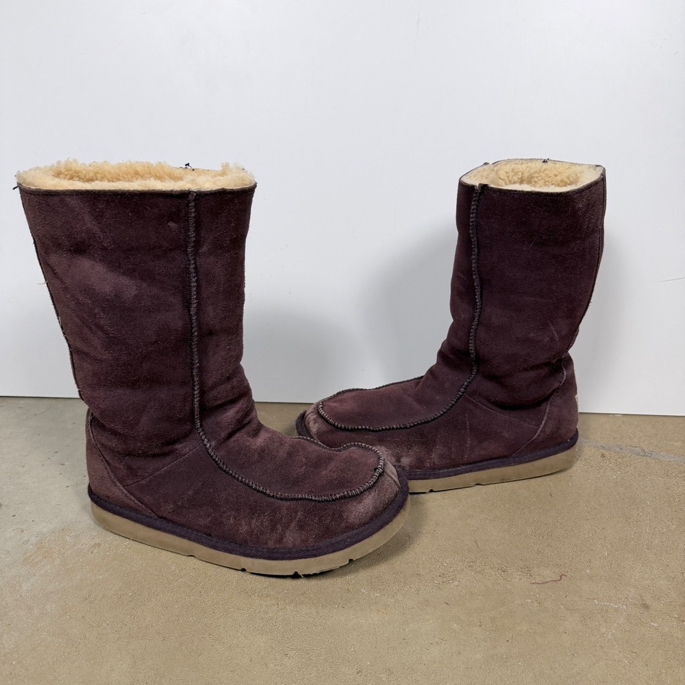 UGG Australia Women's Purple Suede Sheepskin Lined Boots Size 9 - Picture 1 of 6